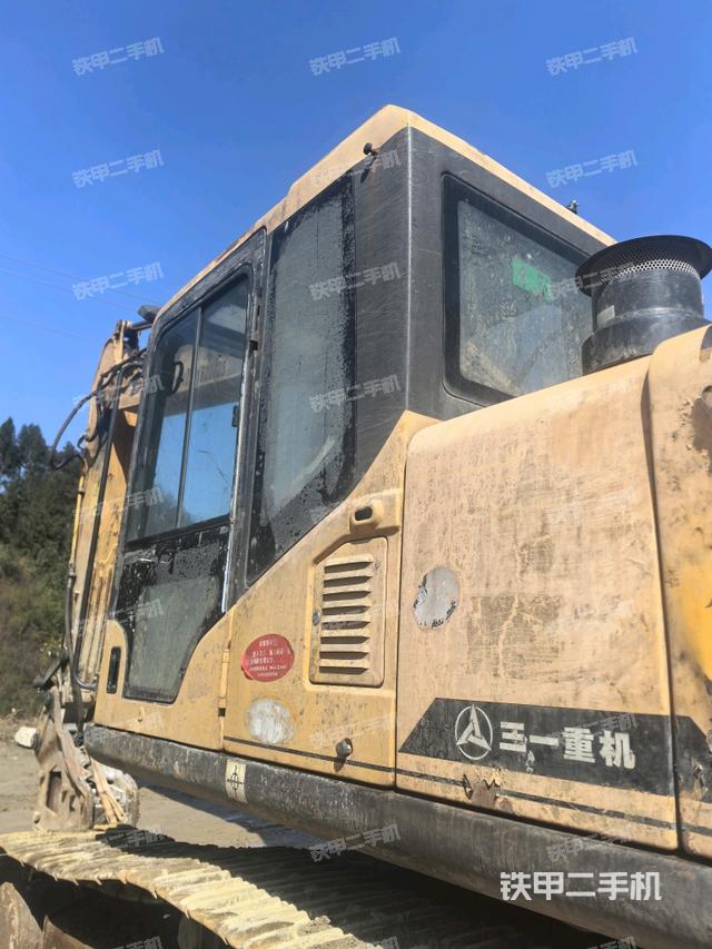 駕駛室左后45度(駕駛室部分) 駕駛室左后45度(駕駛室部分)