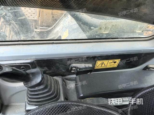 座椅右側(cè)控制臺(tái)/鑰匙門/油門/含右手柄（駕駛室部分）