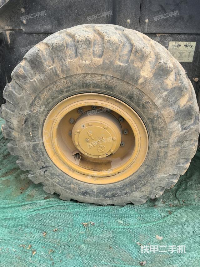 后輪右側全景（壓路機前后車架）