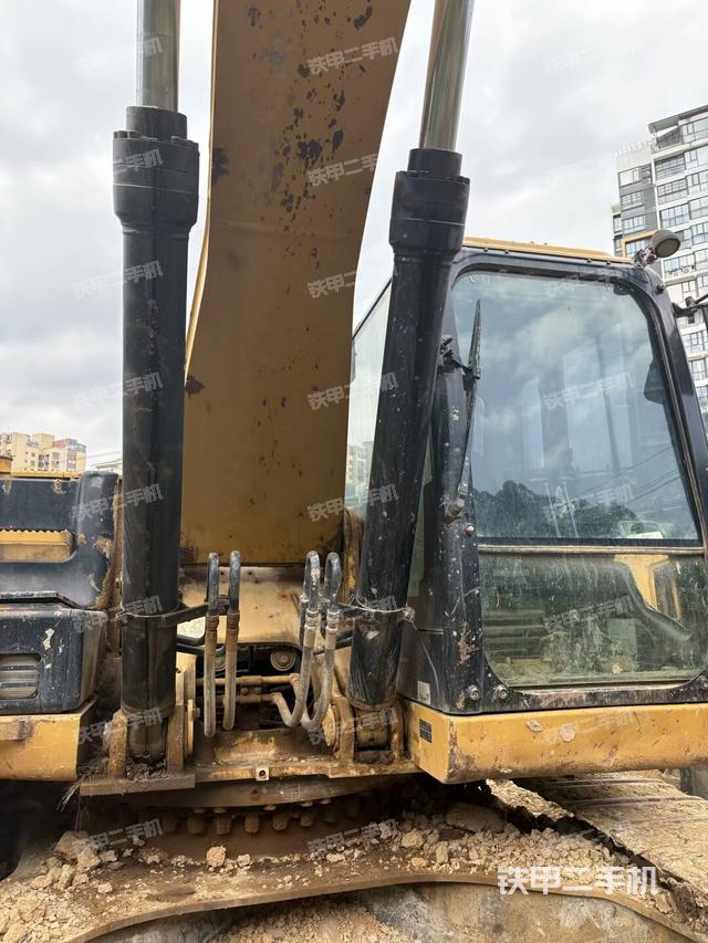 大臂根部?斜視(工作和回轉裝置) 大臂根部?斜視(工作和回轉裝置)
