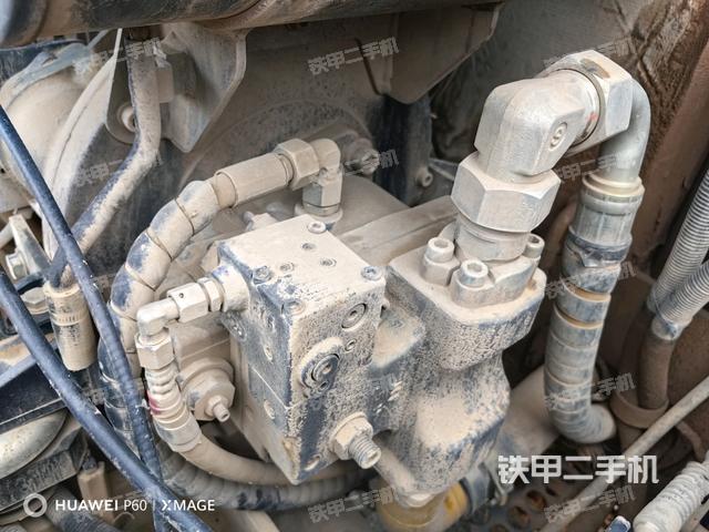回轉(zhuǎn)馬達(dá)和主控閥(整機(jī)外觀) 回轉(zhuǎn)馬達(dá)和主控閥(整機(jī)外觀)