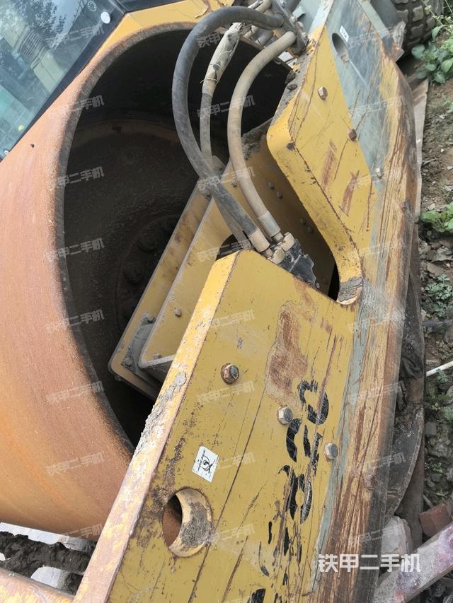 前車架正右側(cè)（壓路機(jī)前后車架）