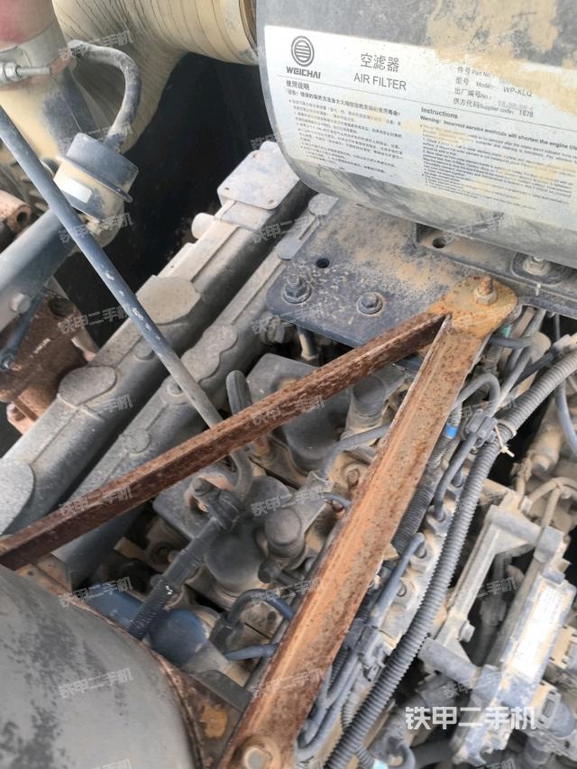 發(fā)動機上部全景（壓路機發(fā)動機艙）