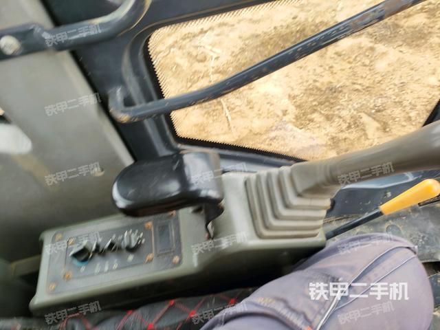 座椅左側(cè)控制臺(tái)/音響/含左手柄(駕駛室部分) 座椅左側(cè)控制臺(tái)/音響/含左手柄(駕駛室部分)