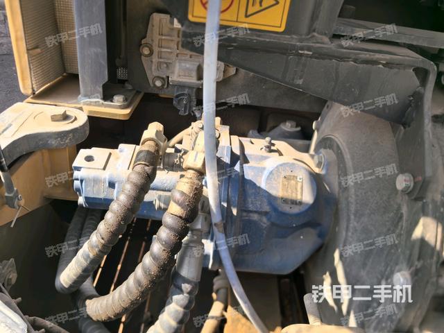 液壓泵艙室正面整體（整機(jī)外觀）