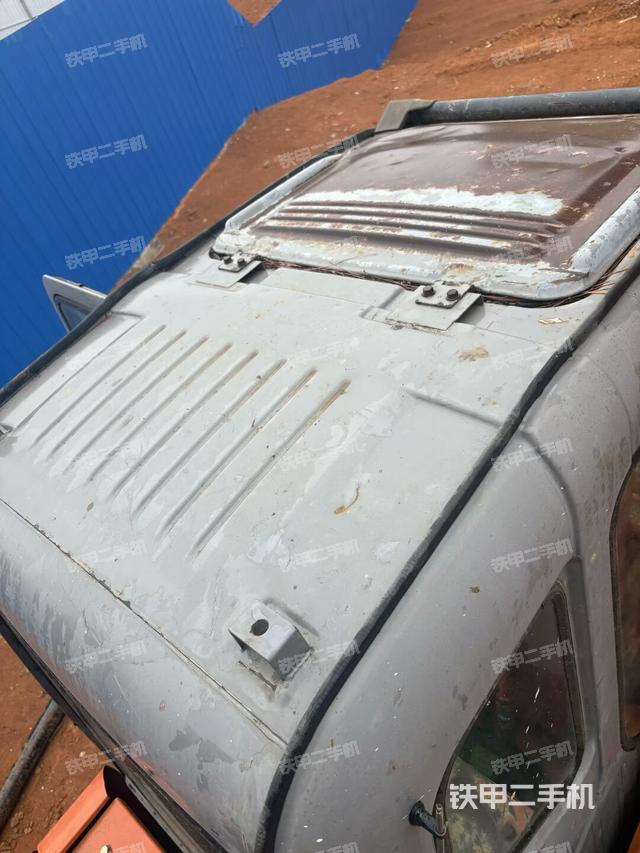 發(fā)動(dòng)機(jī)室（上車(chē)部件）