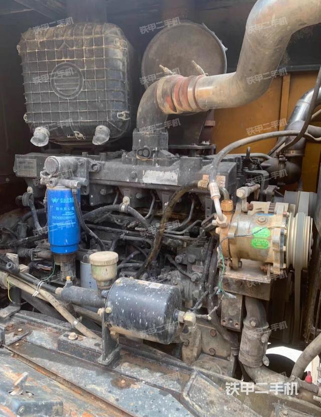 發(fā)動機右側（整機外觀及大件）