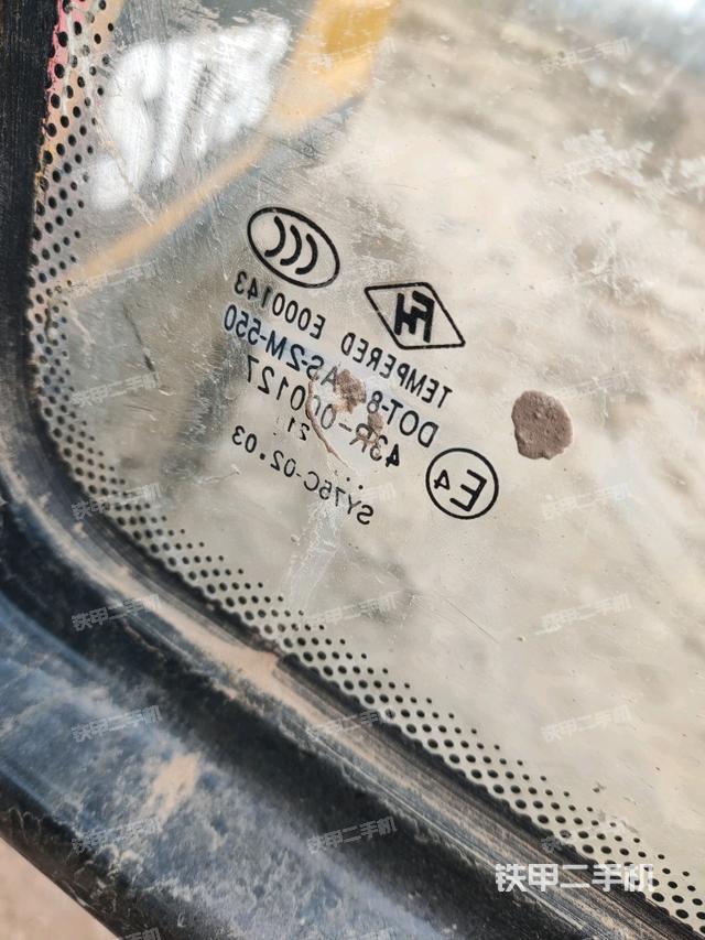 后窗玻璃角標(biāo)(駕駛室部分) 后窗玻璃角標(biāo)(駕駛室部分)