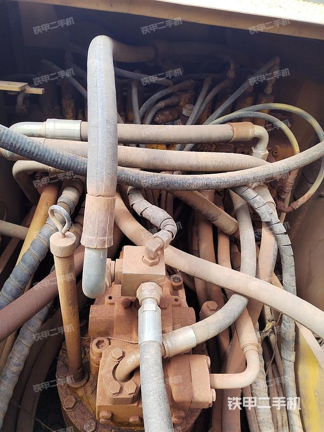 回转马达和主控阀（整机外观）