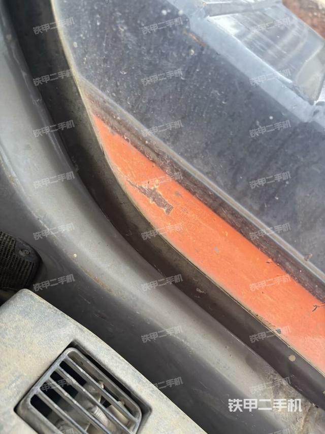 左后方玻璃角標(biāo)（駕駛室部分）