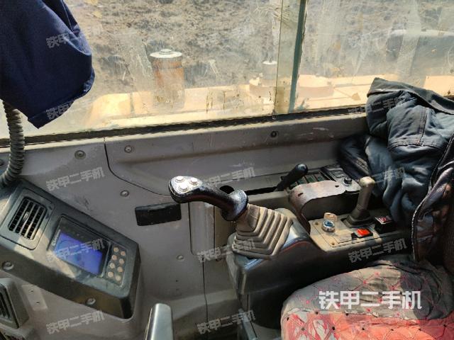 座椅右側控制臺/鑰匙門/油門/含右手柄（駕駛室部分）