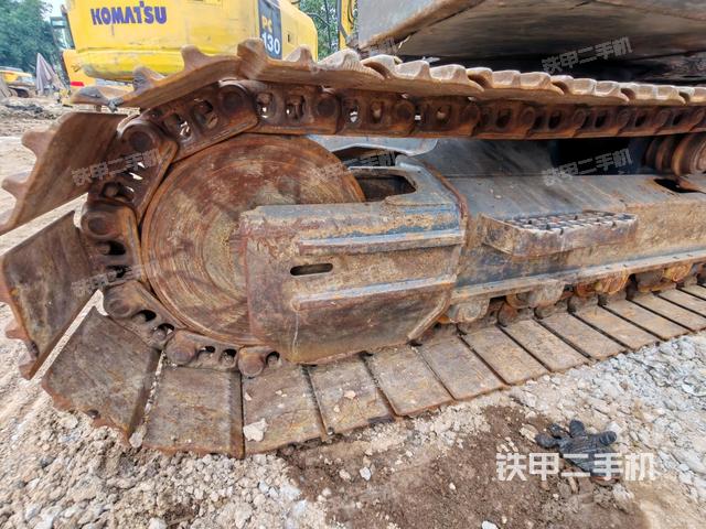 右驅動輪（行走機構）