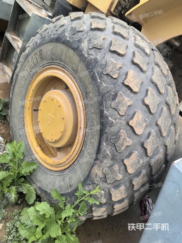 后輪左側(cè)全景（壓路機(jī)前后車架）