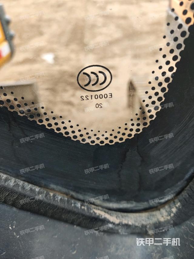 后窗玻璃角標（駕駛室部分）