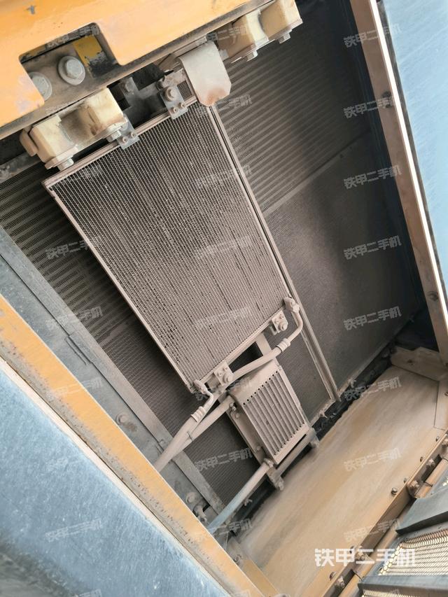 散熱器正面(大件艙室) 散熱器正面(大件艙室)