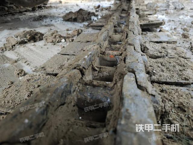 左側(cè)履帶整體?（行走機(jī)構(gòu)）