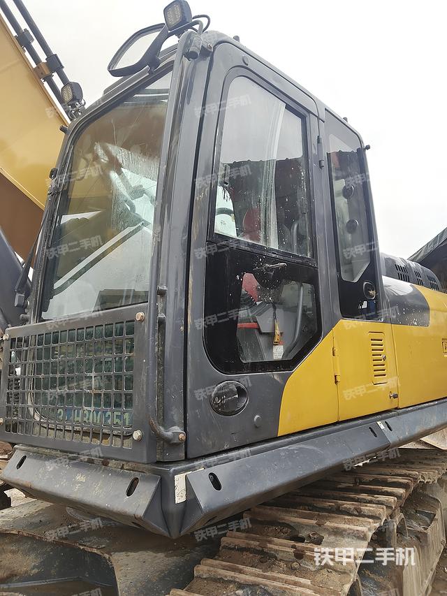 驾驶室整体（整机外观）