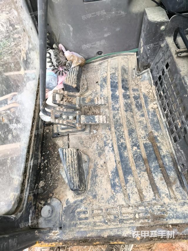 后窗玻璃角標(biāo)(駕駛室部分) 后窗玻璃角標(biāo)(駕駛室部分)