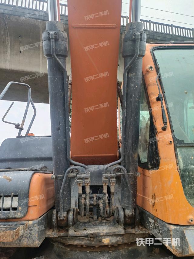 大臂油缸整體?豎拍（工作和回轉(zhuǎn)裝置）