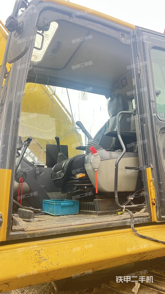 駕駛室整體（整機外觀）