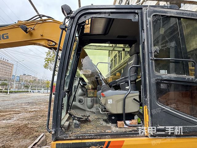 駕駛室整體（整機(jī)外觀）