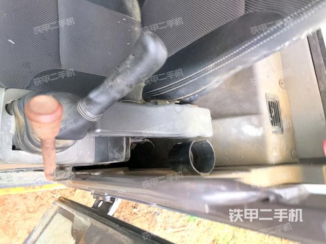 座椅左側(cè)控制臺(tái)/音響/含左手柄(駕駛室部分) 座椅左側(cè)控制臺(tái)/音響/含左手柄(駕駛室部分)