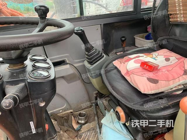 駕駛室整體(整機外觀) 駕駛室整體(整機外觀)