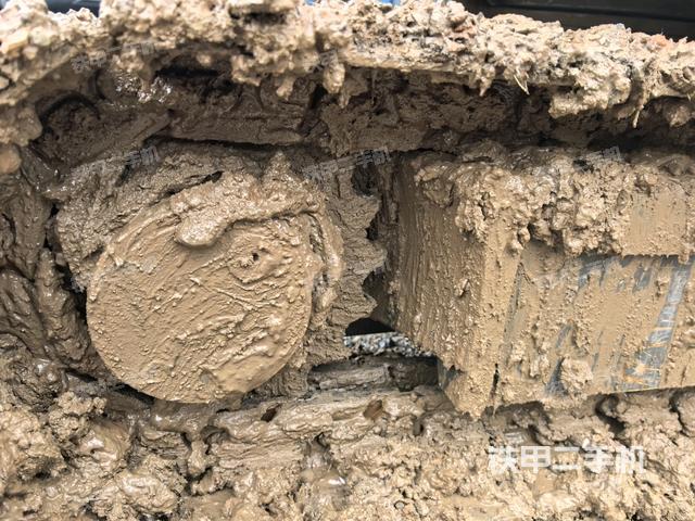 右驅(qū)動輪（行走機構(gòu)）