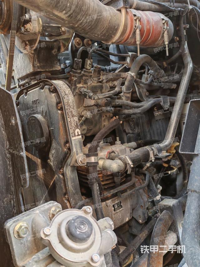 發(fā)動(dòng)機(jī)右側(cè)(整機(jī)外觀及大件) 發(fā)動(dòng)機(jī)右側(cè)(整機(jī)外觀及大件)