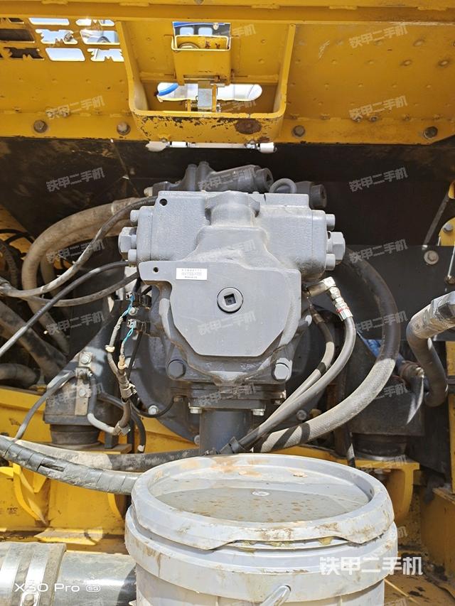 液壓泵艙室正面整體（整機(jī)外觀）