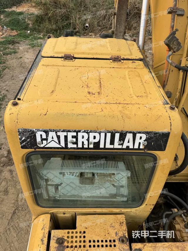 驾驶室顶部（整机外观）