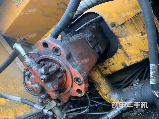 液壓泵艙室正面整體（整機(jī)外觀）