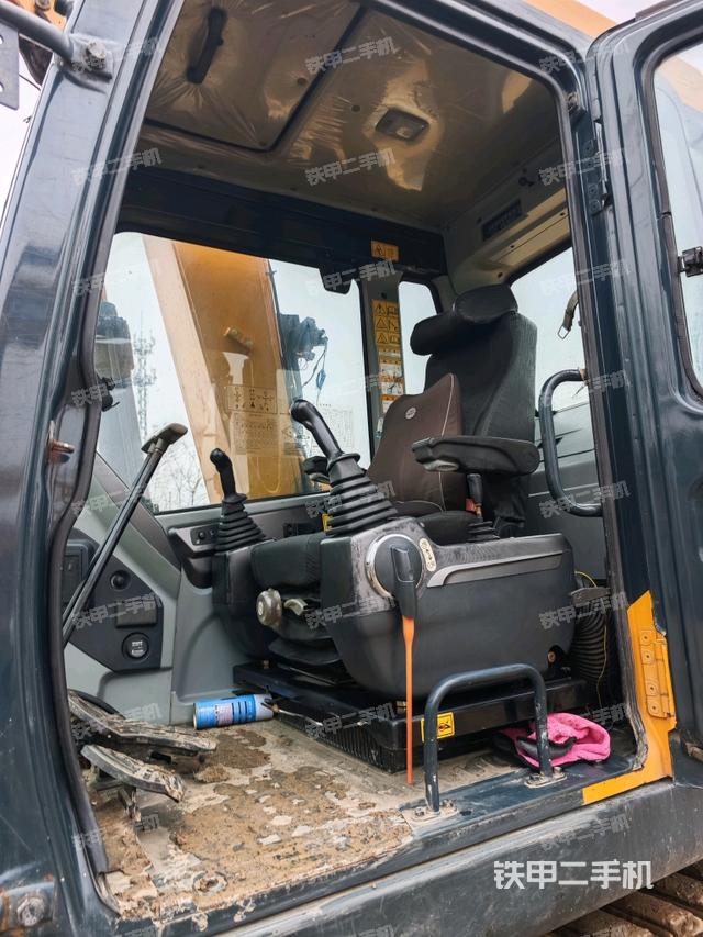 駕駛室整體（整機外觀）