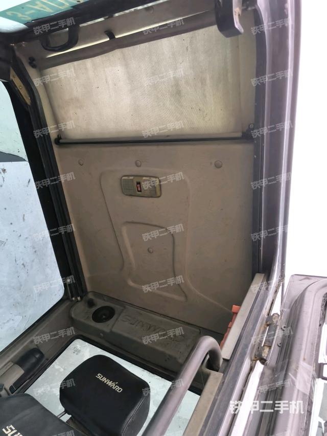 后窗玻璃角標（駕駛室部分）