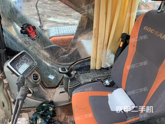 驾驶室整体（整机外观）