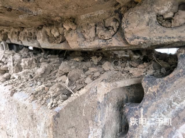 左側(cè)履帶整體?(行走機(jī)構(gòu)) 左側(cè)履帶整體?(行走機(jī)構(gòu))