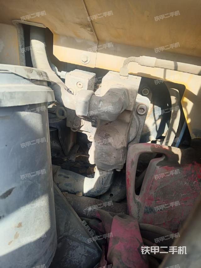 液壓泵艙室正面整體（整機(jī)外觀）