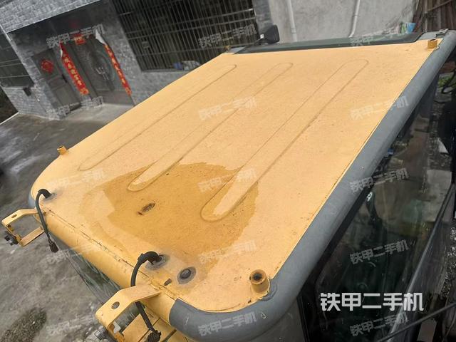 驾驶室顶部（整机外观）