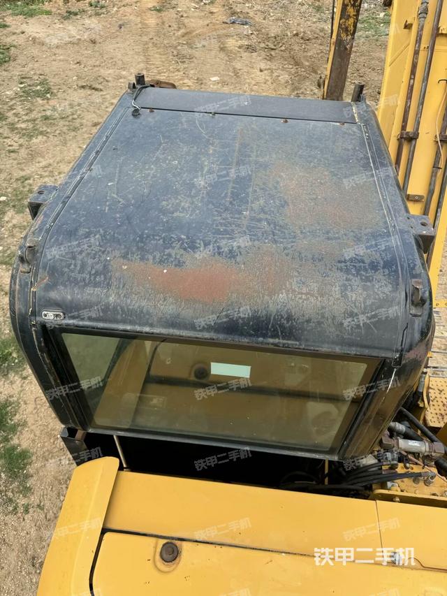 驾驶室顶部（整机外观）