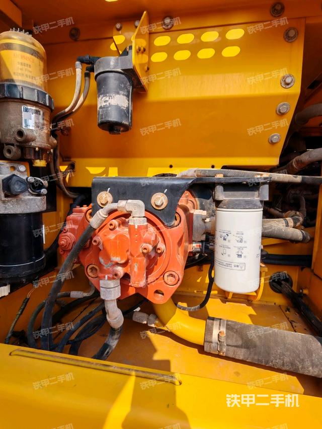 駕駛室整體(整機外觀) 駕駛室整體(整機外觀)