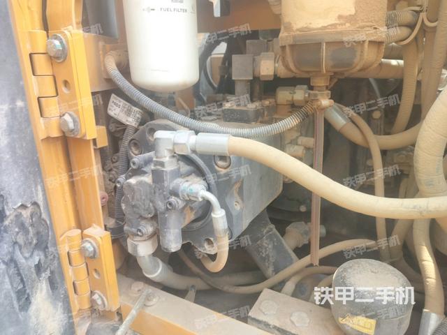 液壓泵艙室正面整體(整機(jī)外觀) 液壓泵艙室正面整體(整機(jī)外觀)