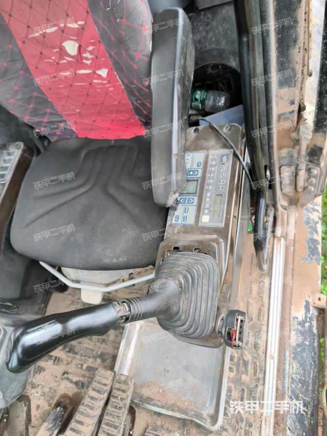 座椅左側(cè)控制臺/音響/含左手柄（駕駛室部分）