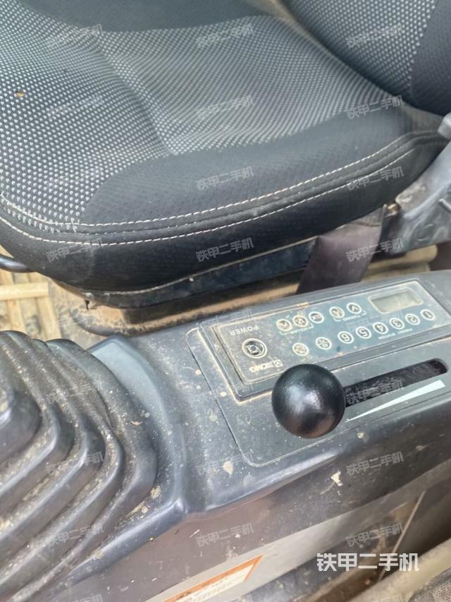 后窗玻璃角標（駕駛室部分）