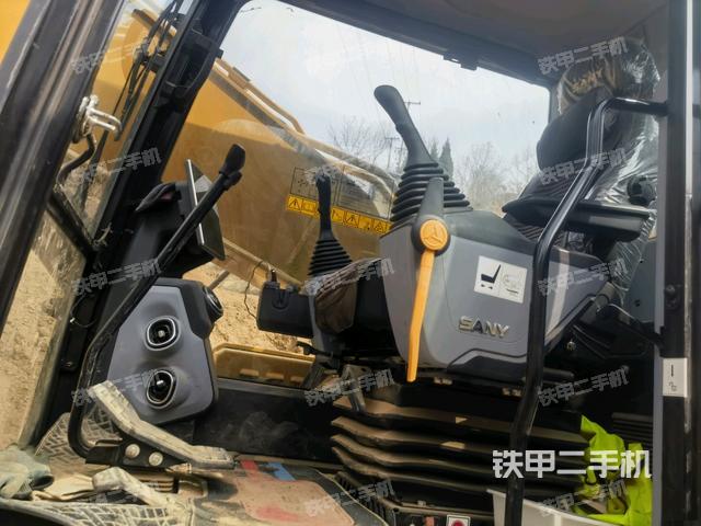 駕駛室整體(整機外觀) 駕駛室整體(整機外觀)