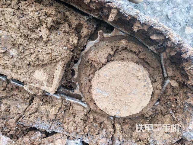 左驅(qū)動輪（行走機(jī)構(gòu)）