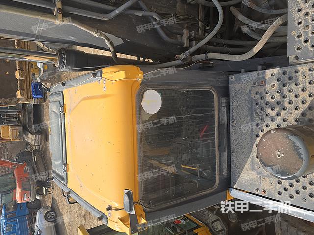 駕駛室頂部(整機外觀) 駕駛室頂部(整機外觀)