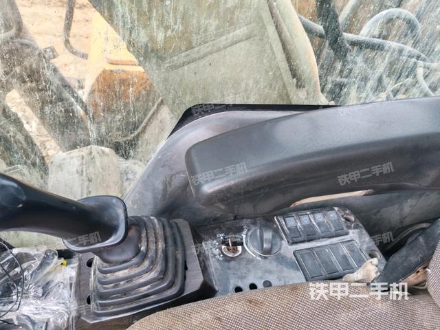 座椅右側控制臺/鑰匙門/油門/含右手柄(駕駛室部分) 座椅右側控制臺/鑰匙門/油門/含右手柄(駕駛室部分)