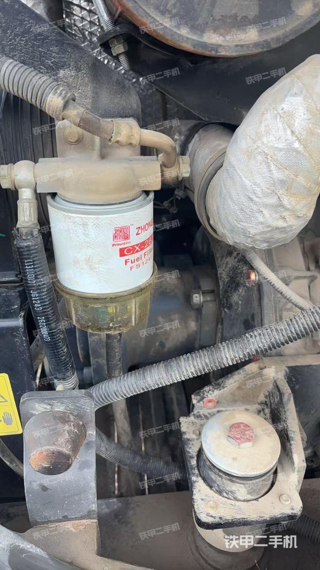 液壓泵艙室正面整體(整機(jī)外觀) 液壓泵艙室正面整體(整機(jī)外觀)