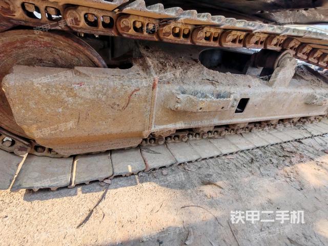 單側(cè)履帶整體(整機外觀) 單側(cè)履帶整體(整機外觀)