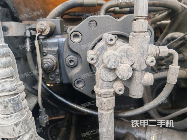 液壓泵斜45?左(大件艙室) 液壓泵斜45?左(大件艙室)